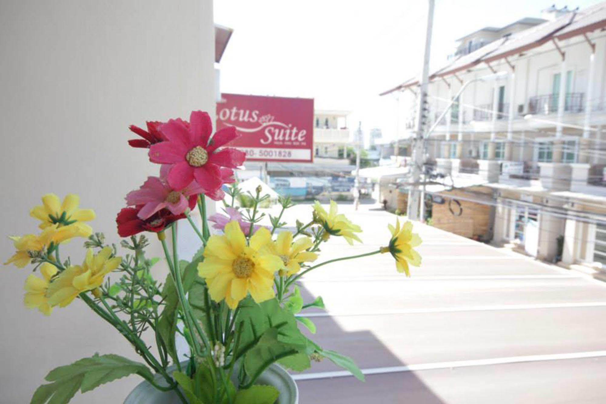 Lotus Suite Hua Hin Bagian luar foto