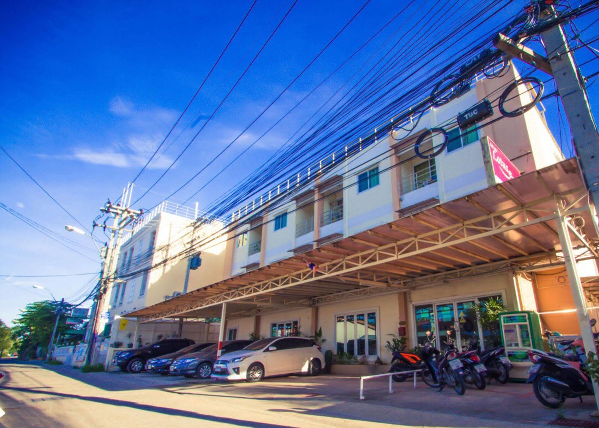 Lotus Suite Hua Hin Bagian luar foto