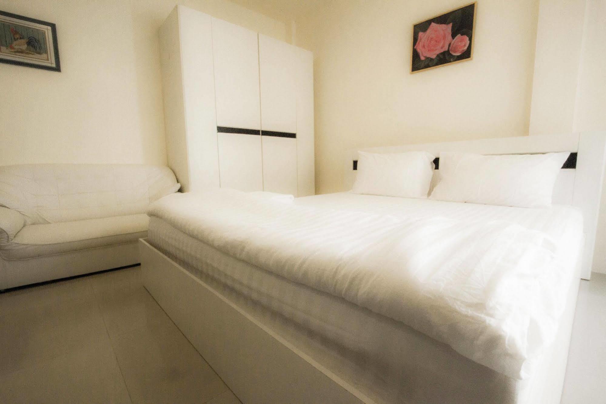 Lotus Suite Hua Hin Bagian luar foto